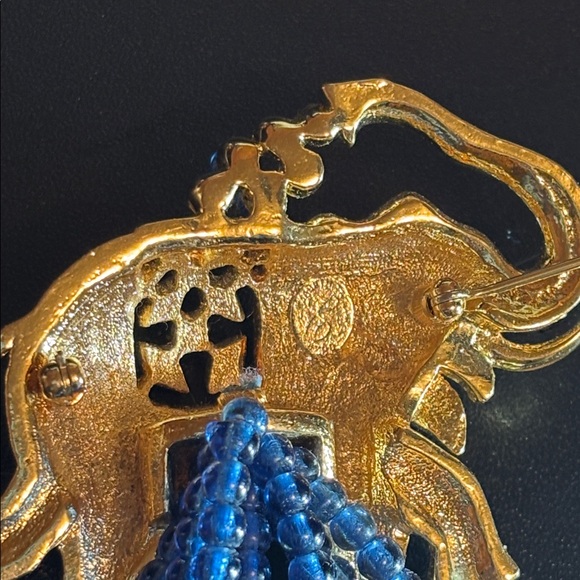 Vintage Elizabeth Taylor Elephant Walk Brooch for Avon — 1993 - Picture 6 of 6